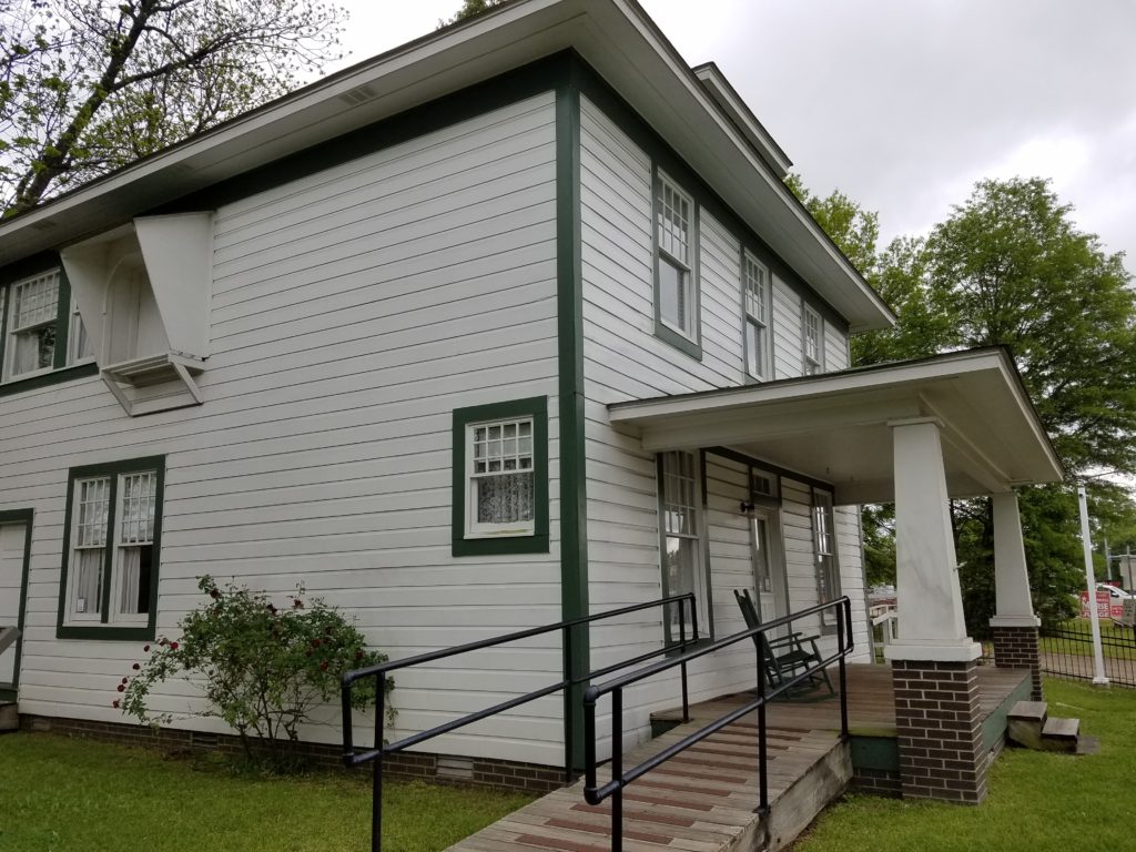 The Birthplace Home of former President Bill Clinton in Hope, Arkansas. Take the free tour when you are in the area to learn about Bill Clinton's early years. #FindYourPark #ParkTripsAndMore #Hope #Arkansas