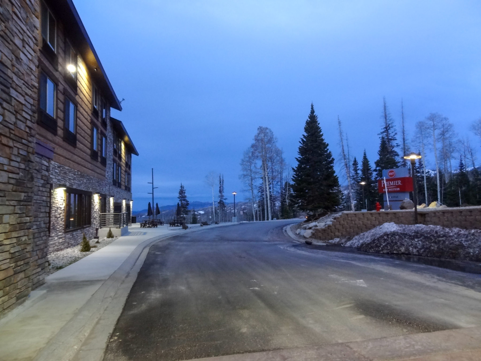 Best Western Premier Brian Head Utah is a lovely lodge-style place to stay when visiting Cedar Breaks National Park. This resort offers beautiful views some 10,000 feet above sea-level in the ski-town of Brian Head. #travel #utah #placestostay #parktripsandmore