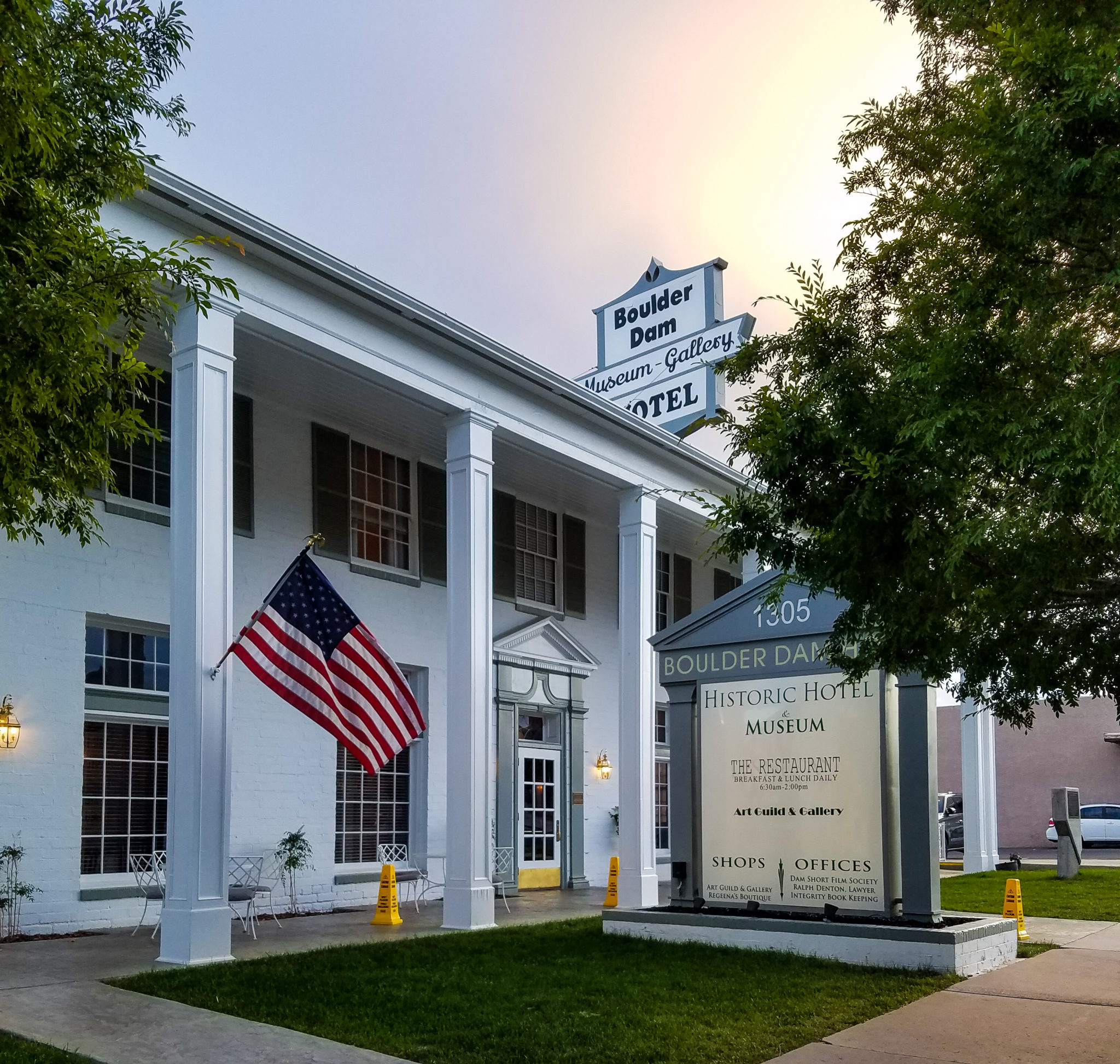 The Boulder Dam Hotel is a great place to stay near the Hoover Dam. It is right in the middle of Boulder City and has a nice history which is showcased in the hotels museum. If you love staying in "off the beaten path" places, you will love the warm and friendly vibe.